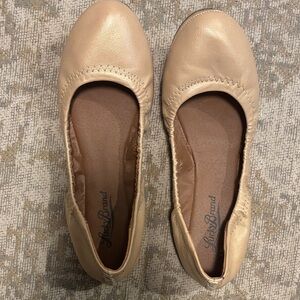 Lucky Brand Women's Cream Pleather Flats